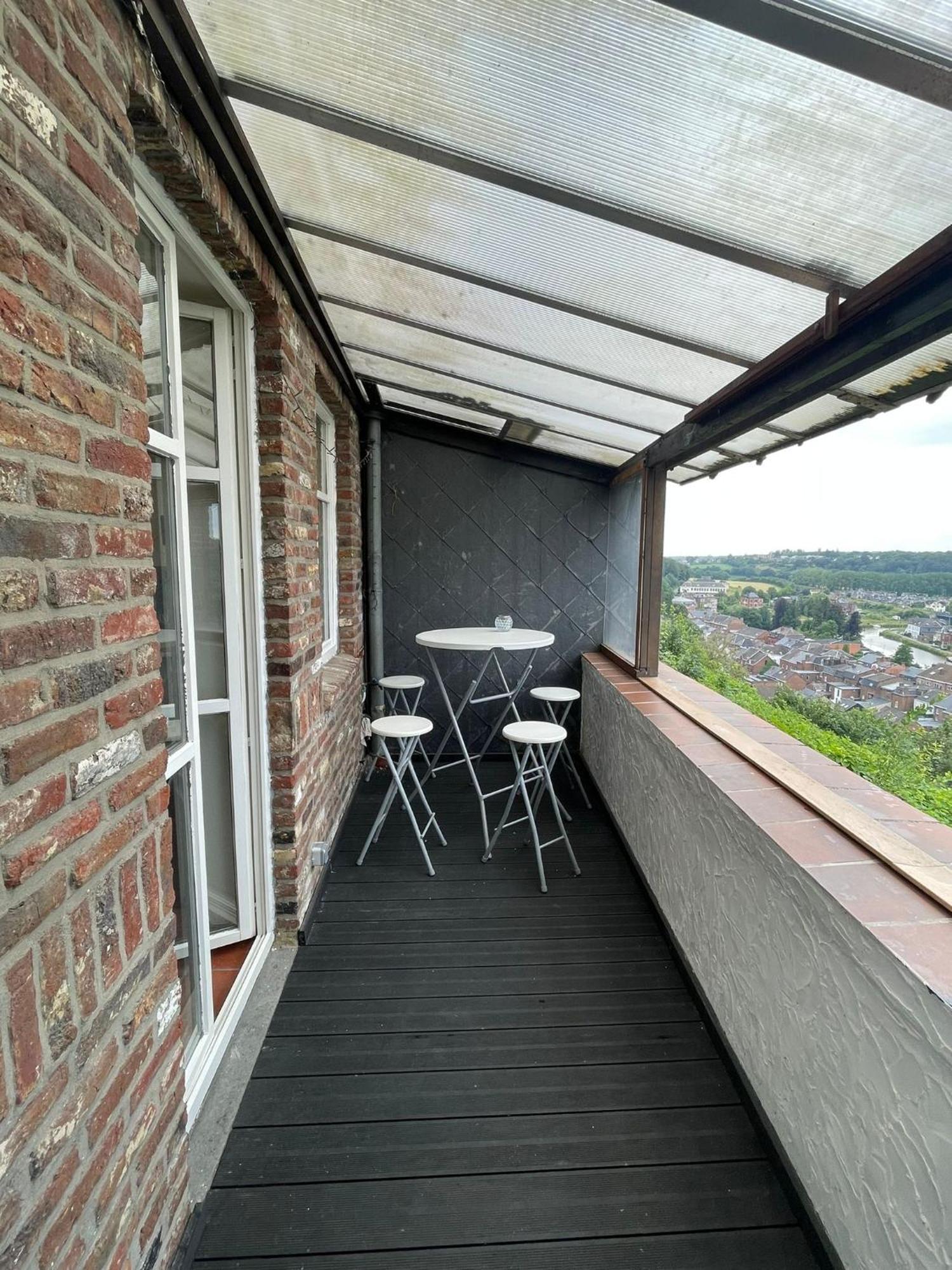Au Beffroi Apartment Thuin Exterior photo